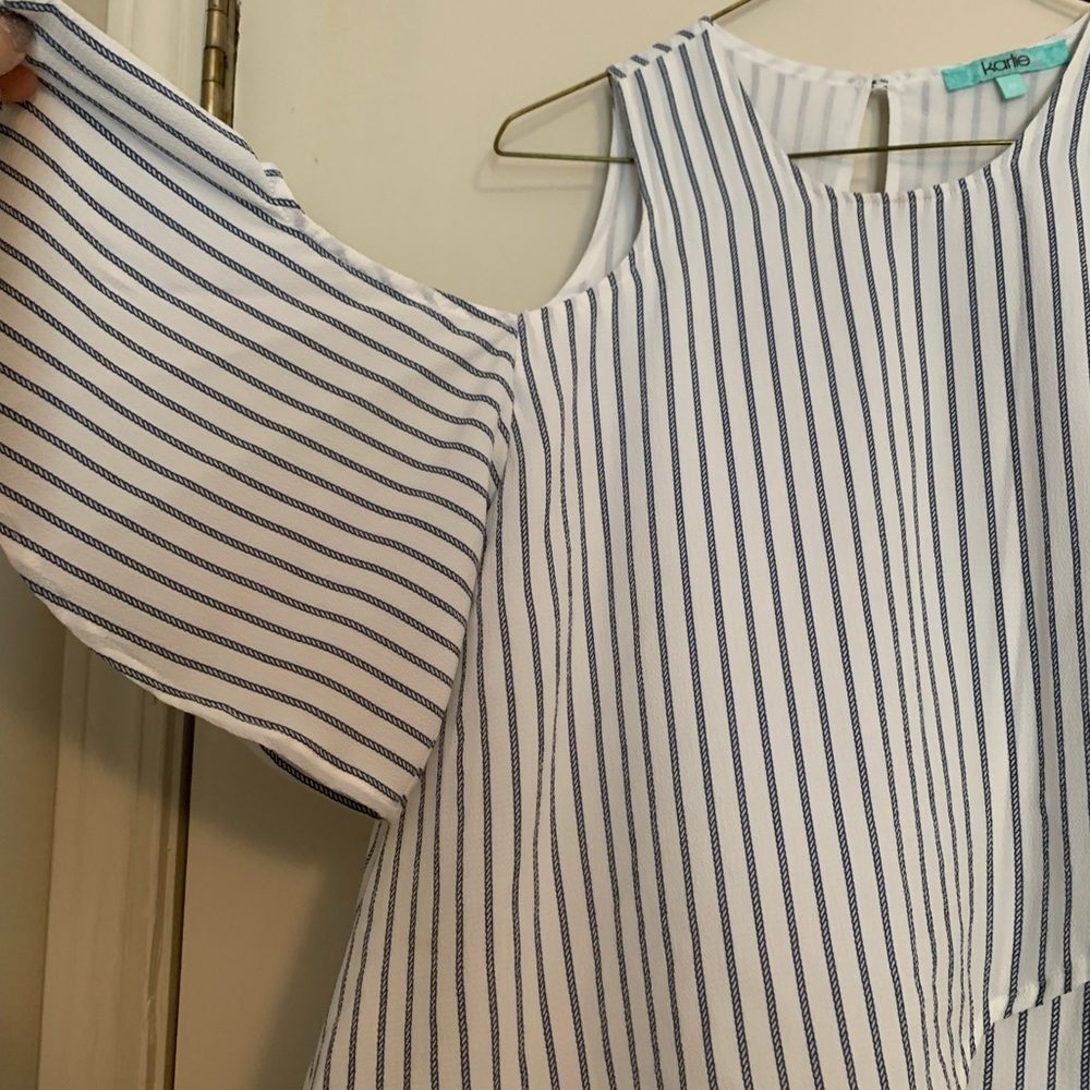 Cold shoulder top - Picture 3 of 3
